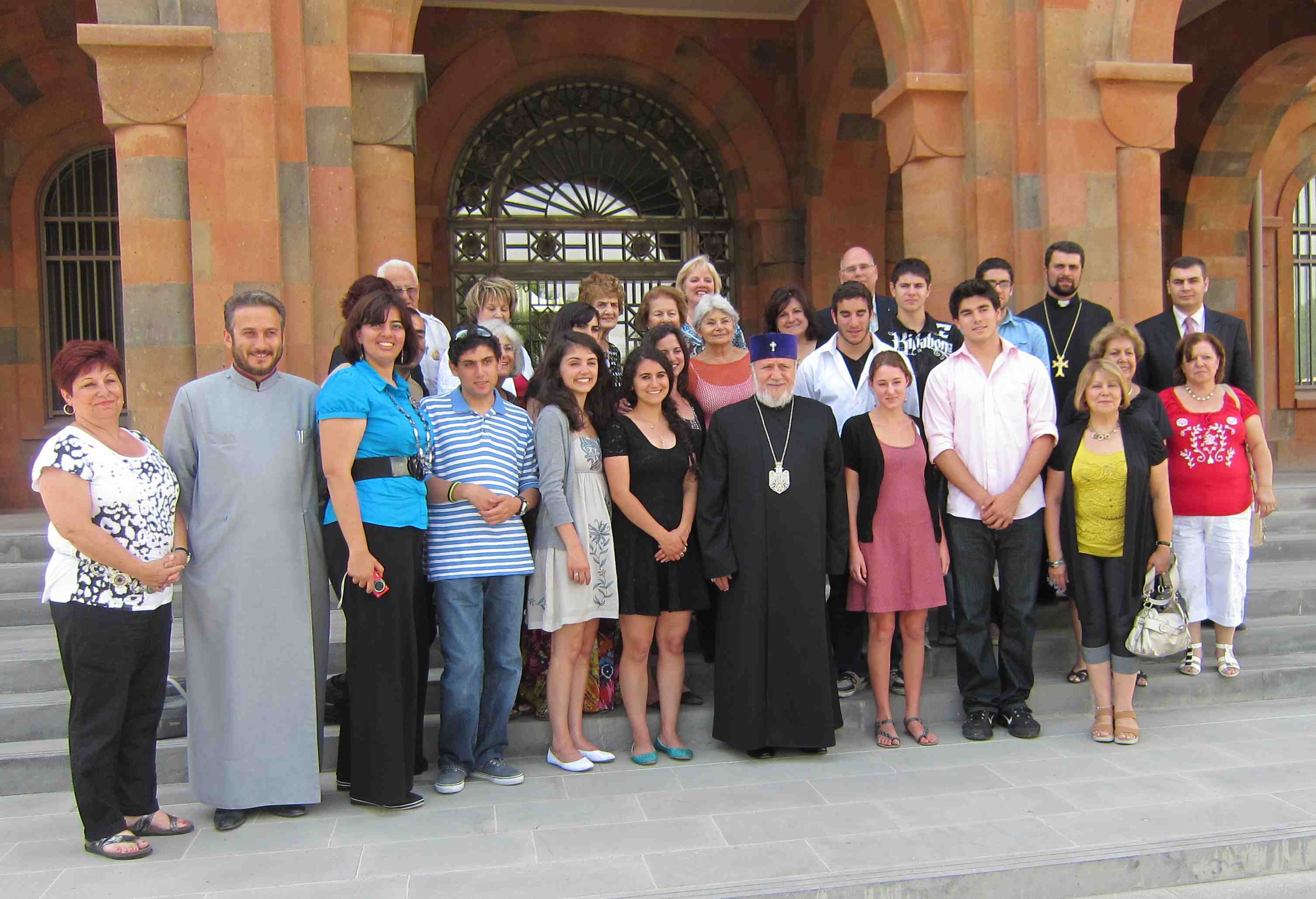 Mer Hooys Board Members and Friends with HH Karekin II